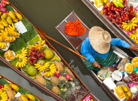Birmaspoorlijn en drijvende markt