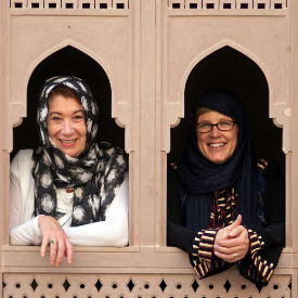 Oman is het land van helder blauwe Wadi’s, ruige bergen, rode zand woenstijnen, prachtige moskeeën en indrukwekkende forts. En vergeet niet om van de heerlijke lokale gerechten te proeven!